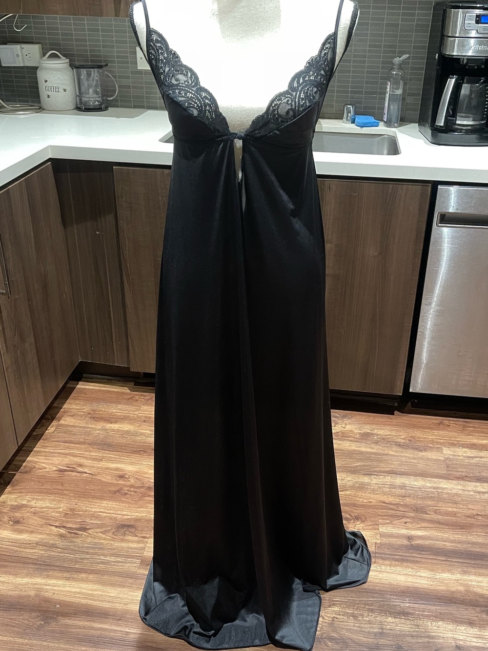 Flair 1960s ILGWU Black Lace-Trim Classic Old Hollywood Silhouette Slip Dress Sm